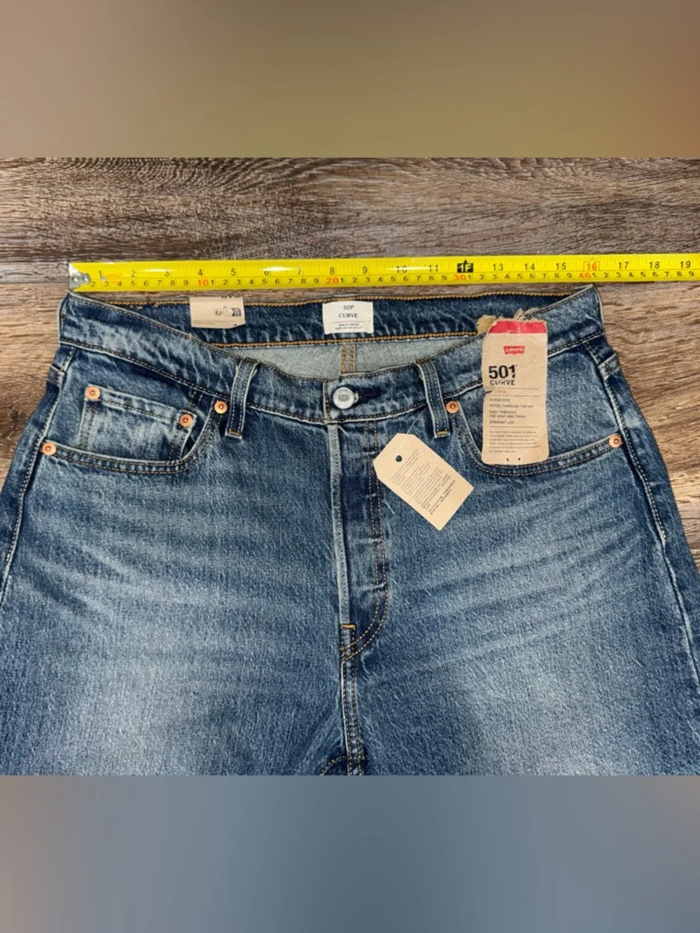 NWT 501 Curve High Waist Straight Leg Medium Wash Studded Jeans Size 32x30 - Picture 11 of 14